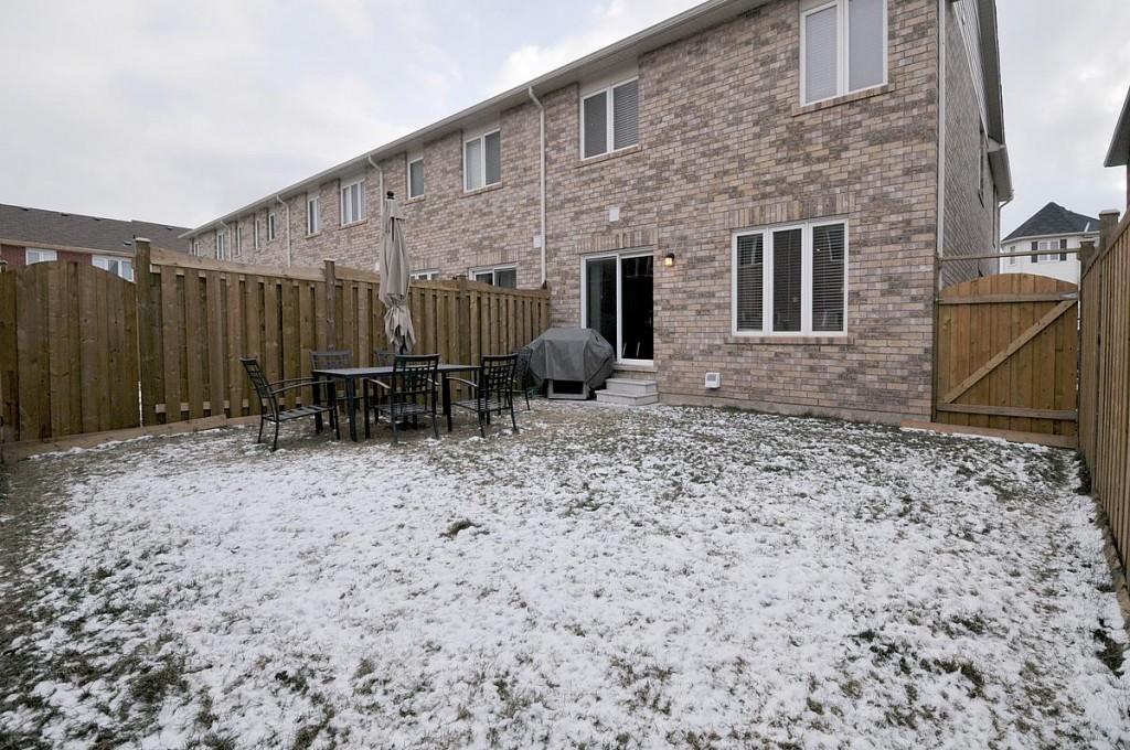 backyard_1200